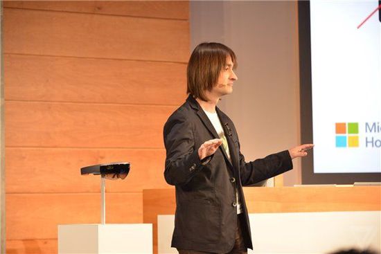 关注: 微软全息技术、全息眼镜解析