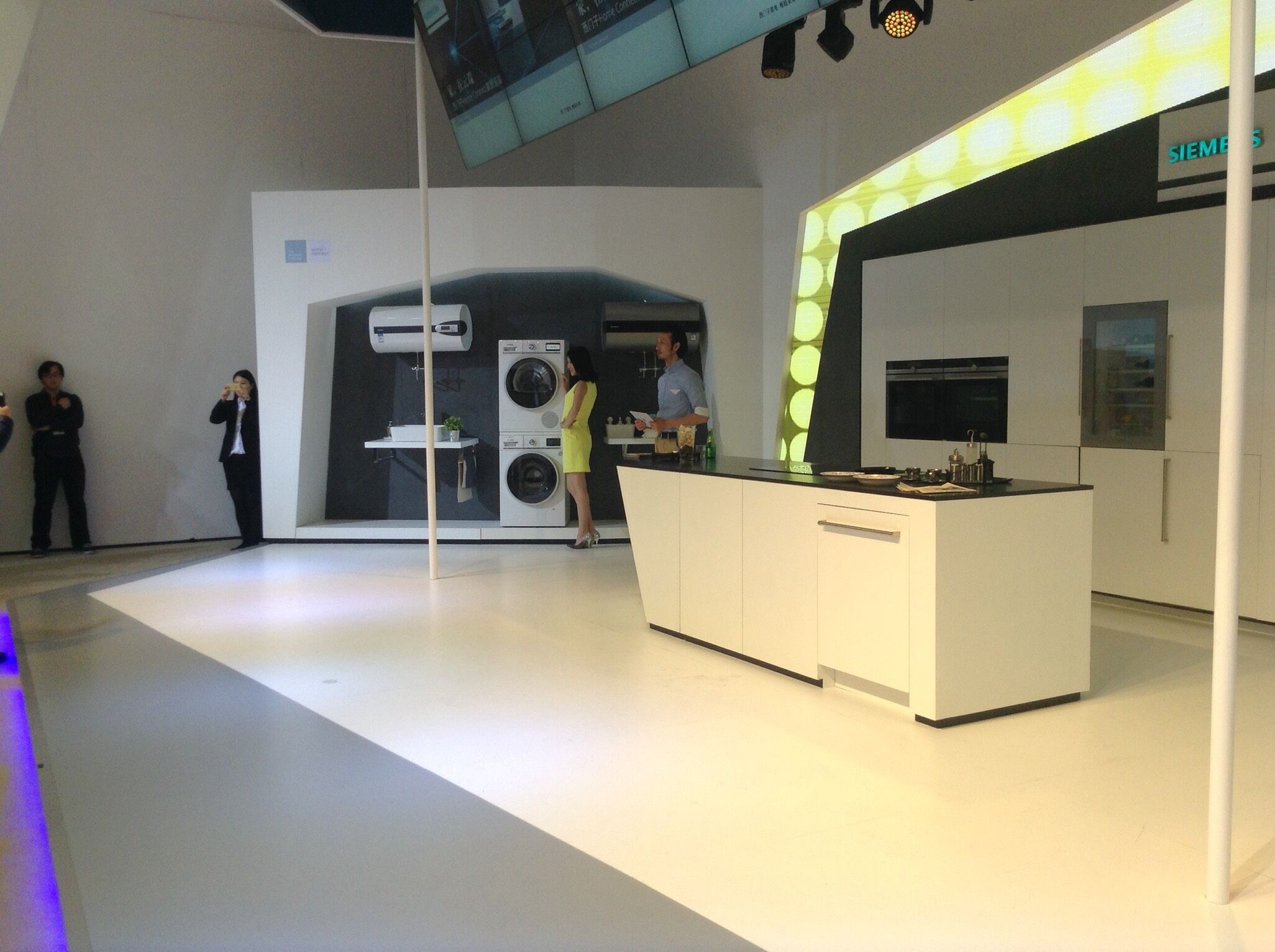 ����Χ�� �Ϻ��ҵ粩���� ������չ̨����Ů��������