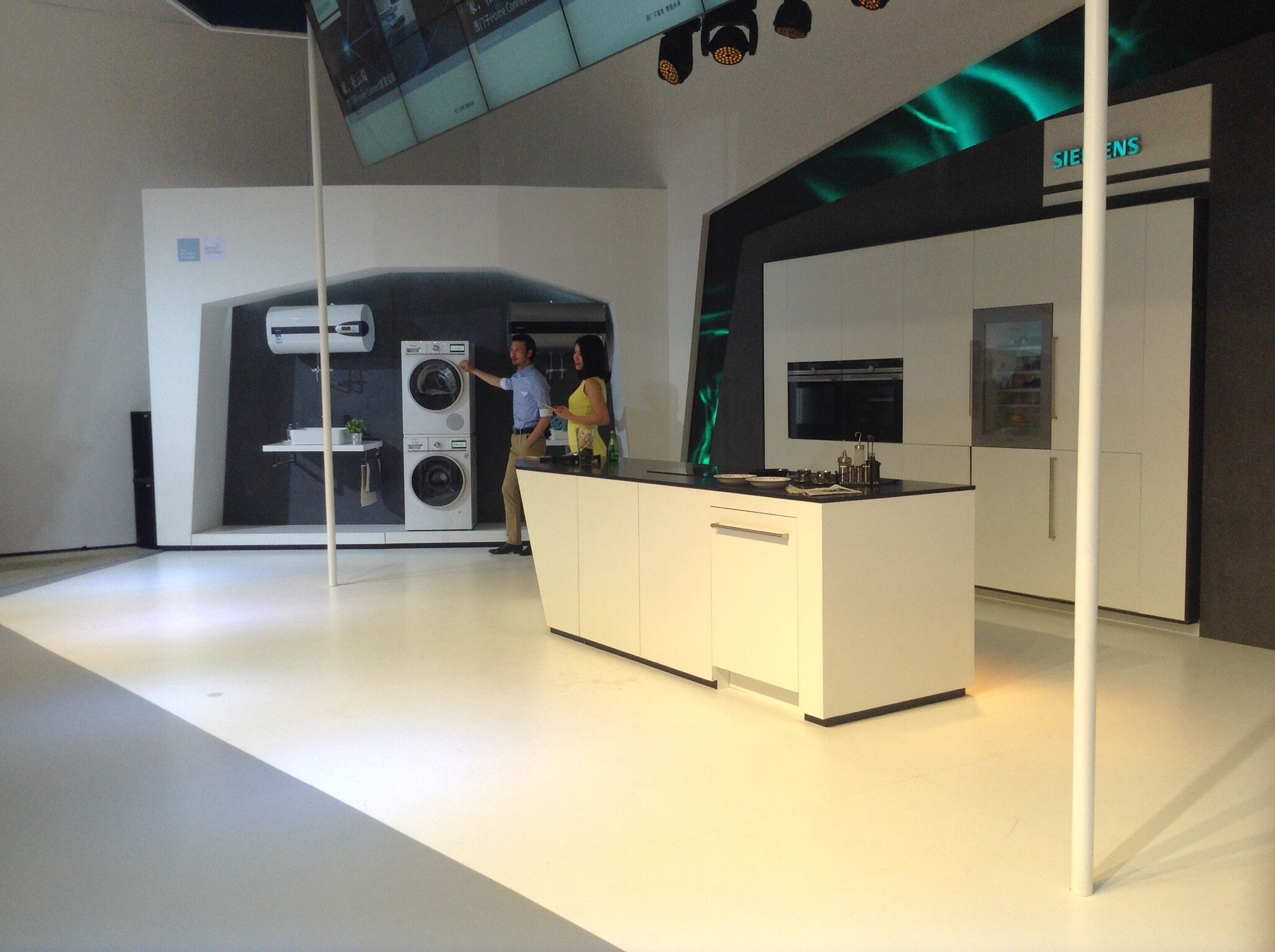 ����Χ�� �Ϻ��ҵ粩���� ������չ̨����Ů��������