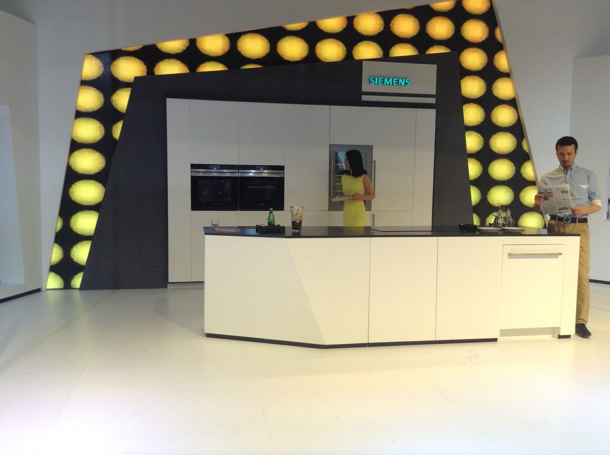 ����Χ�� �Ϻ��ҵ粩���� ������չ̨����Ů��������