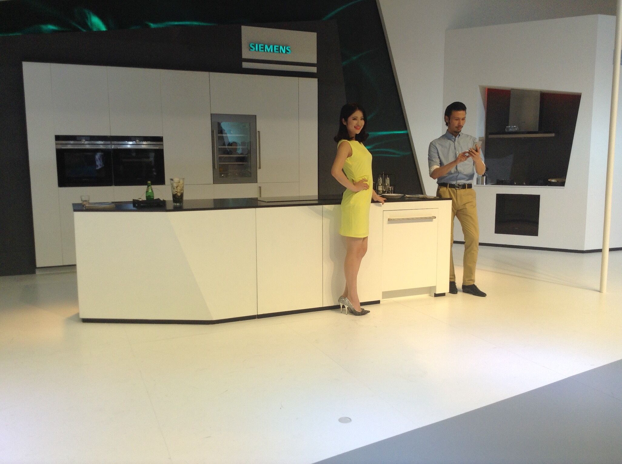 ����Χ�� �Ϻ��ҵ粩���� ������չ̨����Ů��������