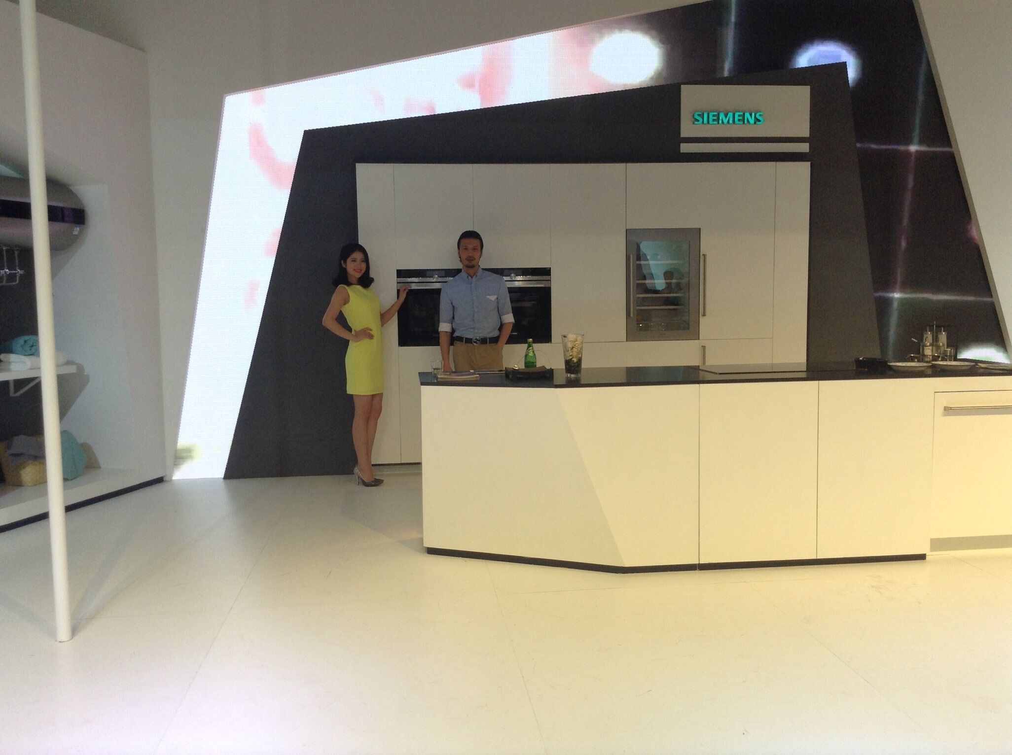 ����Χ�� �Ϻ��ҵ粩���� ������չ̨����Ů��������