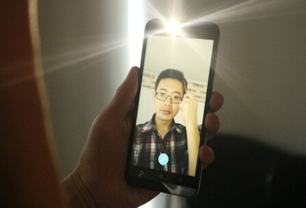 ֻȦڶ ˶ZenFone Selfieֻϵͳƪ