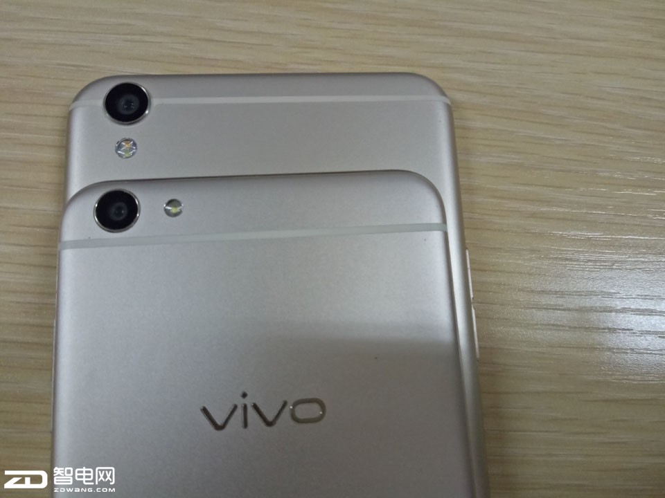 ʴ󳧵ж˻ս OPPO R9 plus VS vivo X7