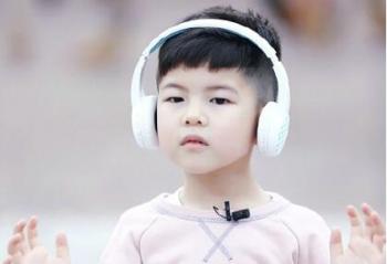 һ���ۺ�İ���˧���¸߶ȣ�ӵ��ս��Z7M-SL7D2Ҳ����