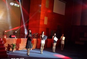 ��һ����Ů����������Ʒ������ ���ϵıʼǱ�����