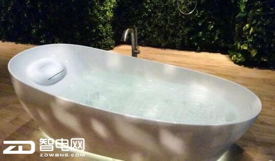 不止做智能马桶 Toto还推出一款漂浮浴缸
