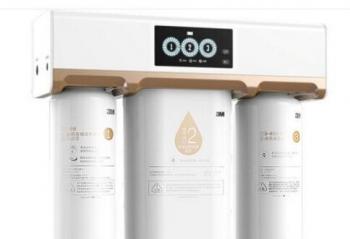 ����͸��ˮ�� ������ˮ���г�һƬ���� 