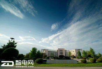 2017����Я��Ӣΰ��ɶ���ѧУ԰�п���