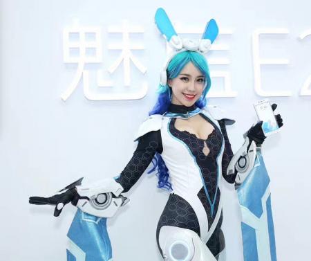 魅蓝E2发布 配置升级! 外观加分! 妹汁不错!