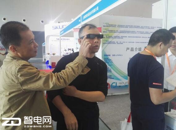 科幻AR眼镜 半秒捕猎目标