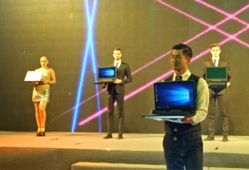 ������Ů���ֳ���Ʒ��̨ ���׸ÿ�˭��