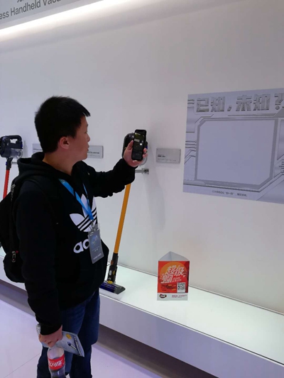 悬念AR引猜想,小狗电器AWE展示未来科技?