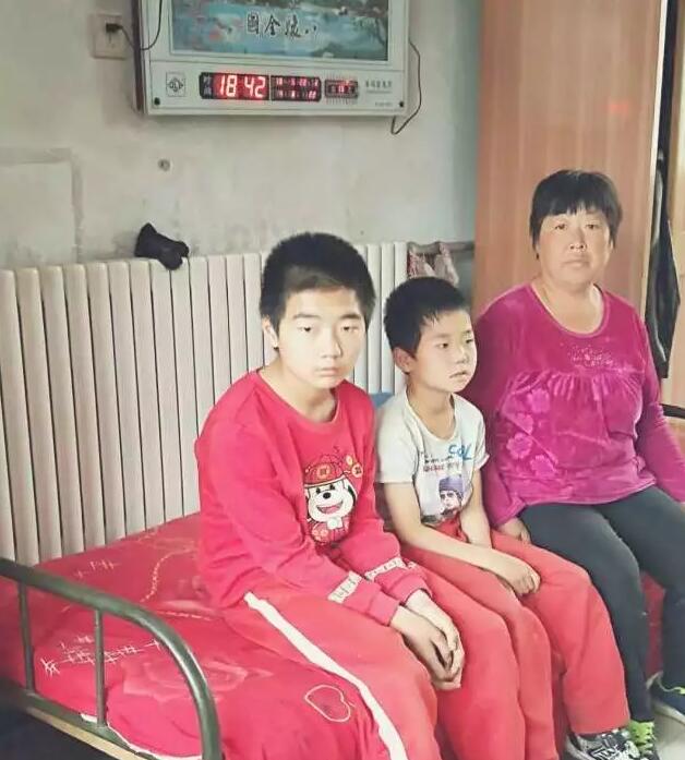 Ĵ ů