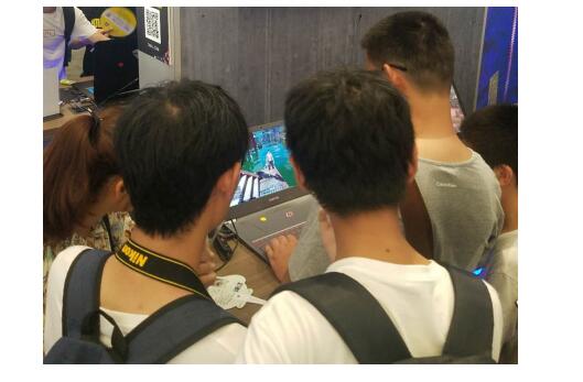 ChinaJoy2018ϲshowgirlҰʿZ