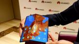 Galaxy Fold 뻪ΪMate X  ǵ׻жԶ 