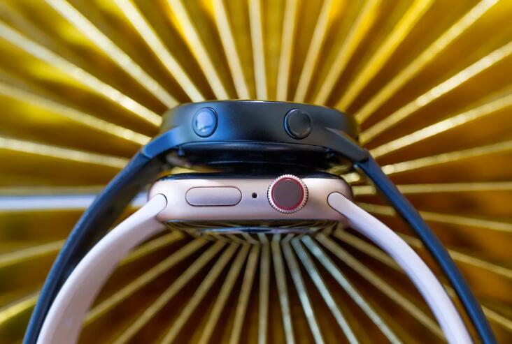 ֱļǿ Apple Watch Series 4  Galaxy Watch Active