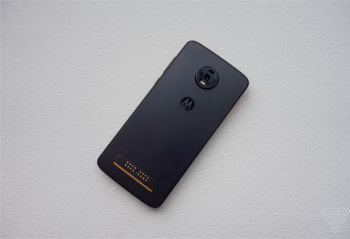 �Ƽ����磺Ħ����������Moto Z4����������675��