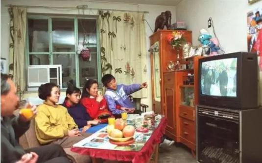 三十年前,中国普通家庭,买一台彩电有多难?