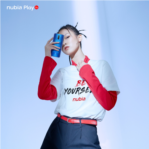 �����˵ĵ�һ��5G�ֻ���Ŭ����Play�������ʹ��