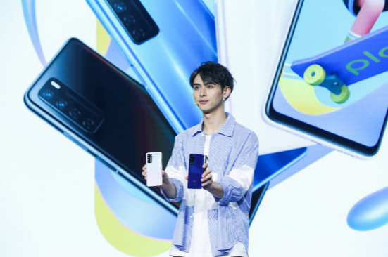 ҫPlay4ϵ5Gֻ990оƬ+4000سйӰ