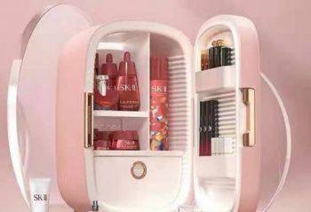 ��Ů�����ŵ���ױ��Ʒһ����ȥ�� �㲻֪����һ��ᷢ��ʲô��