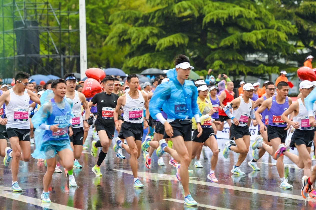 香港马拉松女选手的颜值逆天了！不比当红女明星差！美女如云|马拉松|女选手|美女_新浪新闻