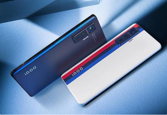 iQOO  8  系列旗舰机型 8月4日发布