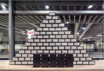 �����ֻ��¾�  ɹ��100̨moto edge X30������