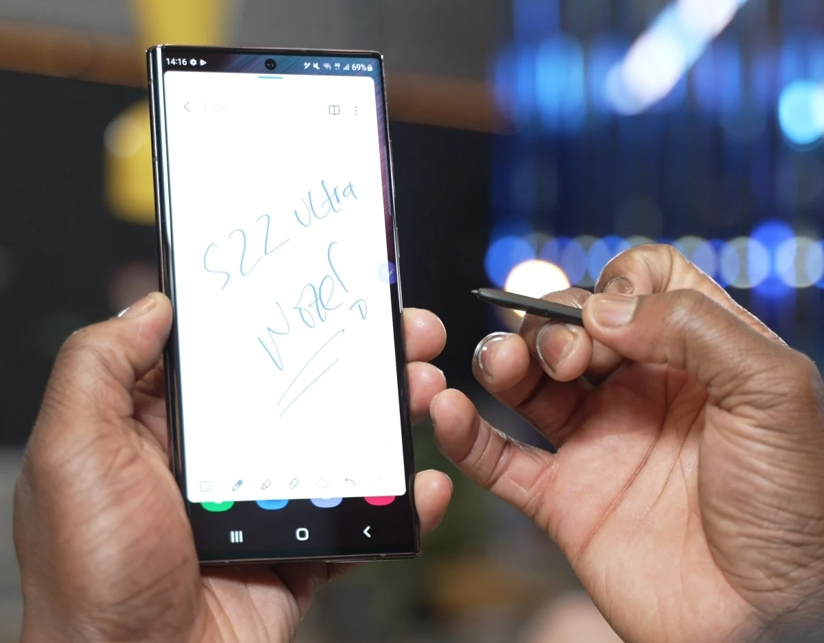 ���� Galaxy S22 ϵ�й��а淢��  ѡGalaxy S22 Ultra ����� ��