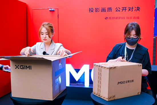 坚果投影画质以83.76%的支持率碾压“超级混光”
