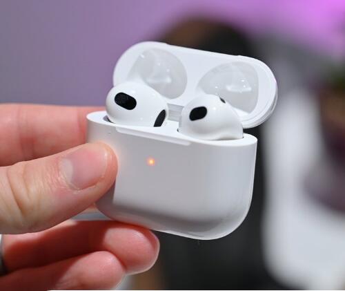 ƻ뺯ʾiPhone 15 Proɫ Ƴ䱸 USB-C е¿ AirPods