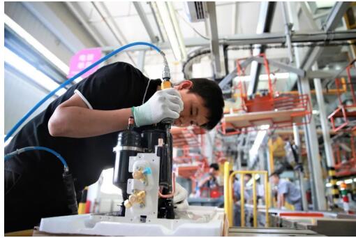 �����Ǽ�����������һ��Ա�����������