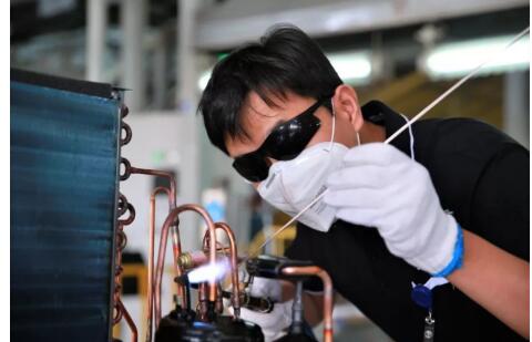 �����Ǽ�����������һ��Ա�����������