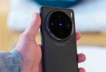 vivo X200  OPPO Find X8 10³Ƴ