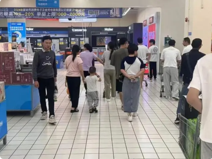 ҵԾɻºСҵ硰ռ족Ϲ㣬Сӵܻ