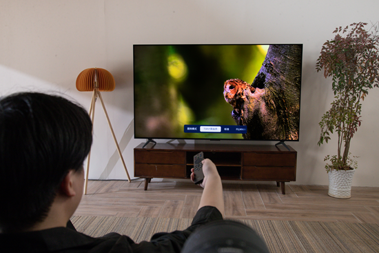 告别反光魔咒”,追剧爽到飞起!TCL T7L Ultra简直是客厅之光!