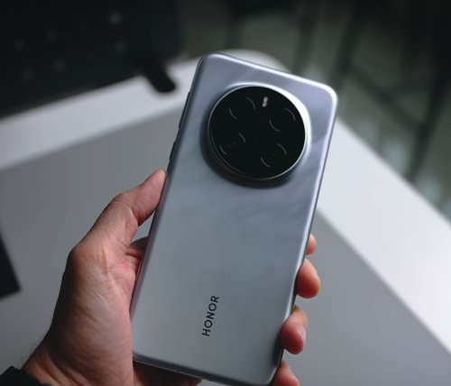 荣耀Magic8 Ultra显示屏规格、芯片组和相机细节曝光