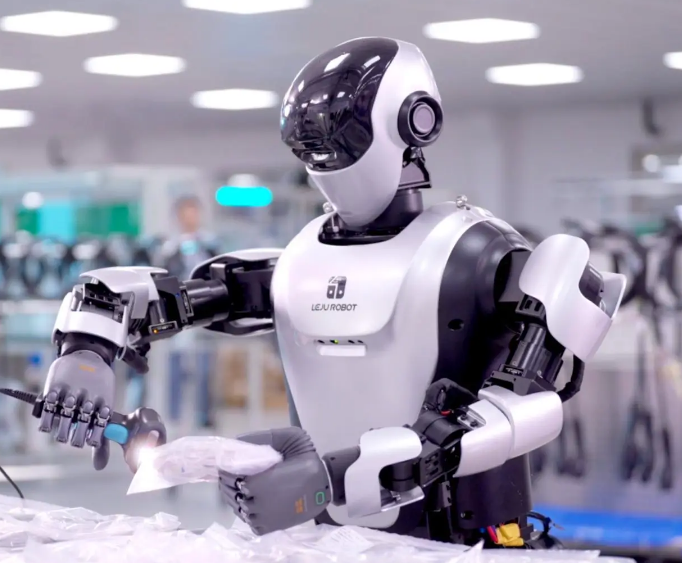 中国机器人产业开启“智能伙伴”新形态