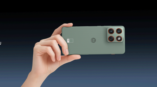 联想重磅升级天禧AI一体多端,携手张凌赫发布联想moto X70 Air AI手机