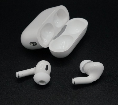AirPods Pro 3, AirPods Pro 2, 和 AirPods 4 收到新的固件更新