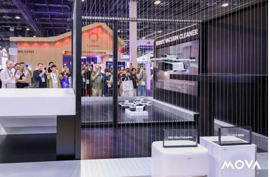 ��CES�ֳ����ҿ���һ̨MOVAɨ�ػ������ˡ���¥��