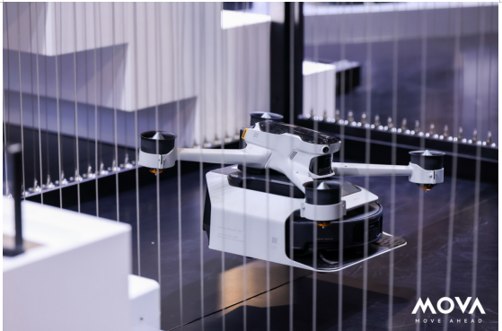 ��CES�ֳ����ҿ���һ̨MOVAɨ�ػ������ˡ���¥��