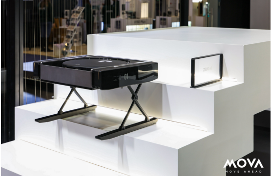 ��CES�ֳ����ҿ���һ̨MOVAɨ�ػ������ˡ���¥��