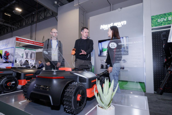 ��ʿ�ͷ����׿��ں��ǻ�RTK��AI�Ӿ��뼤���״��ݻ�����