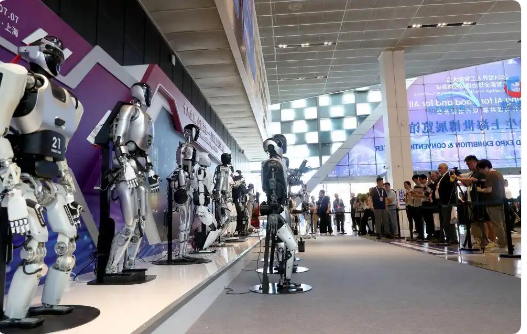 2026人形机器人产业展望:10万级量产将至 商业化元年开启