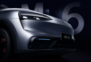 ���������ʽ� M6 �����ɫͼ�ع� 