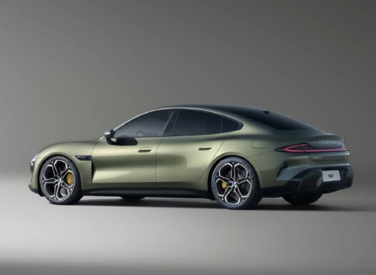 ����SU7��ʽͣ��   ��һ��SU7Ԥ��4�·����� 