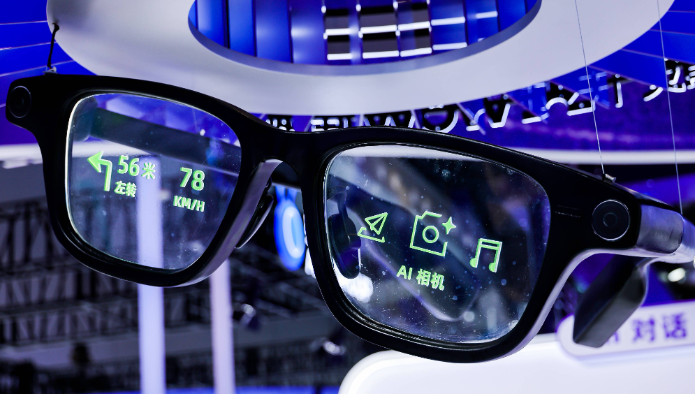 AI眼镜出货量攀升 产业链企业推进技术革新