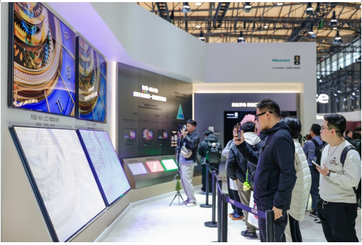 荣耀加冕!时代旗舰海信UX2026款斩获艾普兰金奖